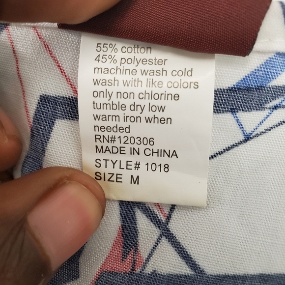 Device | Abstract prism art scrub top - Picture 7 of 8